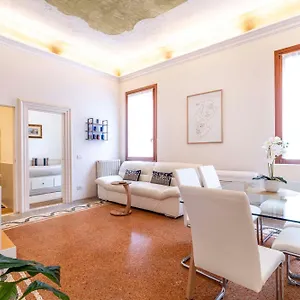 Ca' Pestrin House - San Marco Square Venise